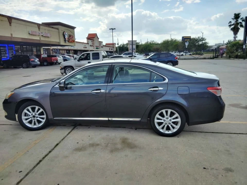 2011 Lexus ES 5th Gen - Image 3 of 7