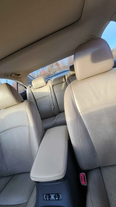 2011 Lexus ES 4th Gen - Image 9 of 18