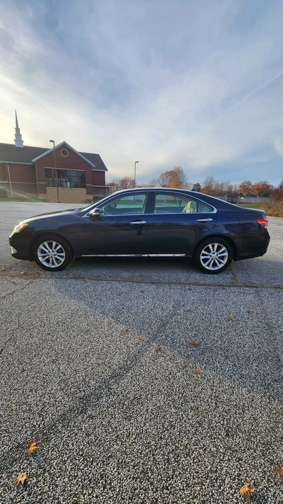 2011 Lexus ES 4th Gen - Image 3 of 18