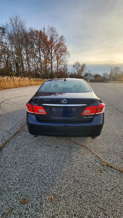 2011 Lexus ES 4th Gen - Image 4 of 18
