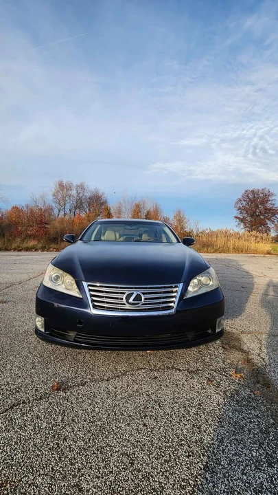2011 Lexus ES 4th Gen - Image 2 of 18