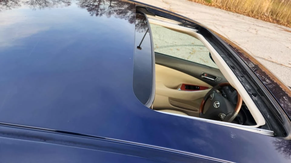 2011 Lexus ES 4th Gen - Image 18 of 18