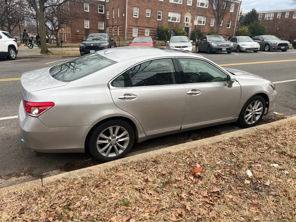 2011 Lexus ES 5th Gen - Image 7 of 12