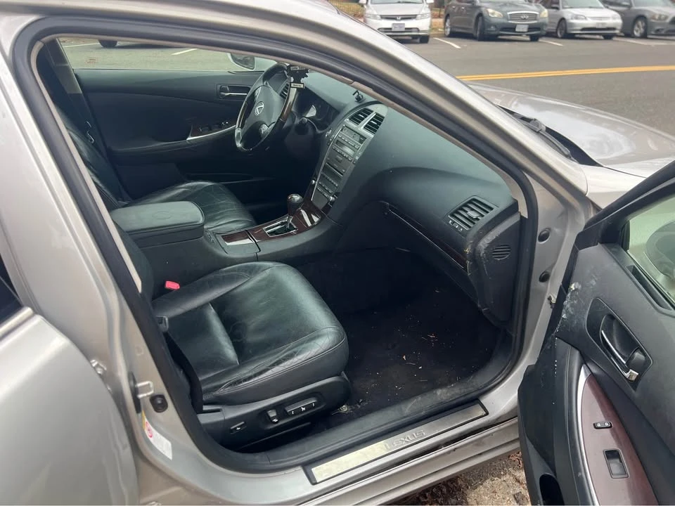 2011 Lexus ES 5th Gen - Image 10 of 12