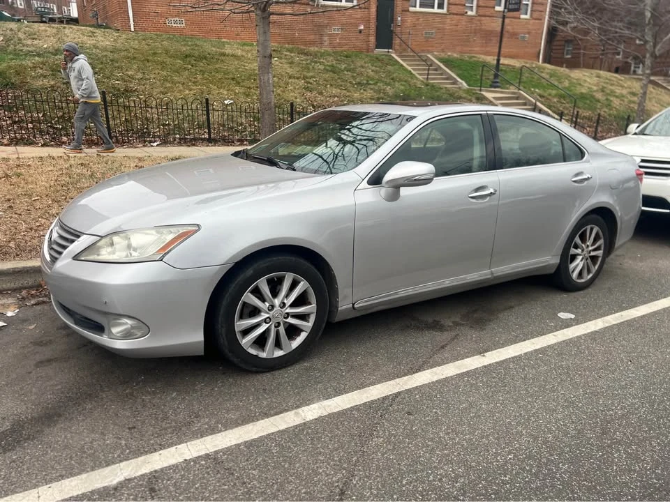 2011 Lexus ES 5th Gen - Image 2 of 12