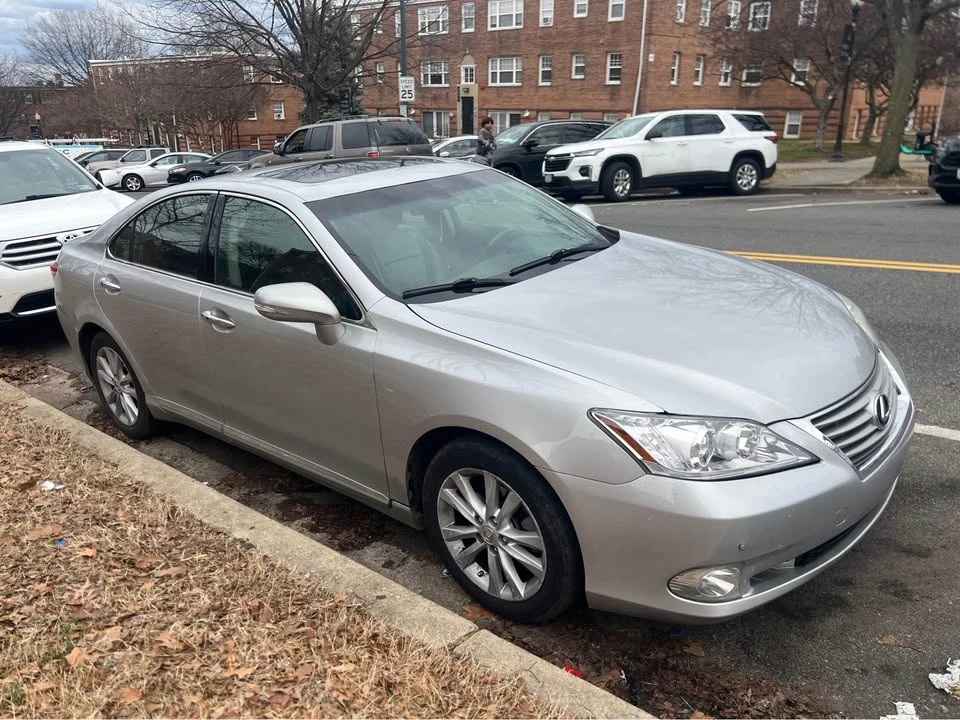 2011 Lexus ES 5th Gen - Image 5 of 12