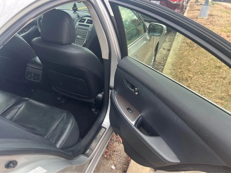 2011 Lexus ES 5th Gen - Image 11 of 12