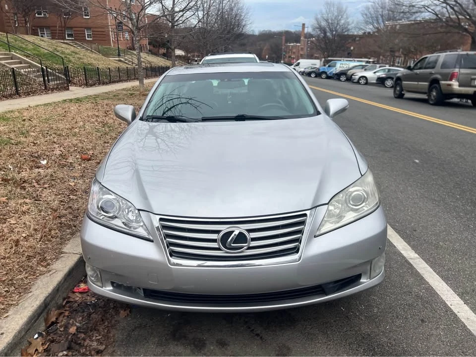 2011 Lexus ES 5th Gen - Image 4 of 12