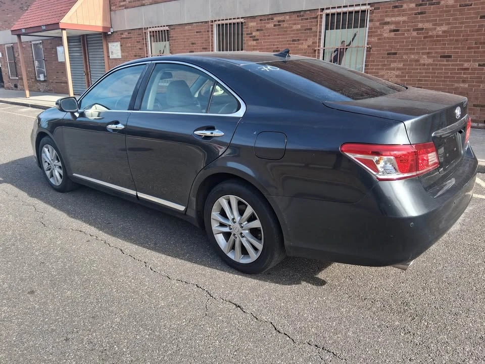 2011 Lexus ES 5th Gen - Image 5 of 9