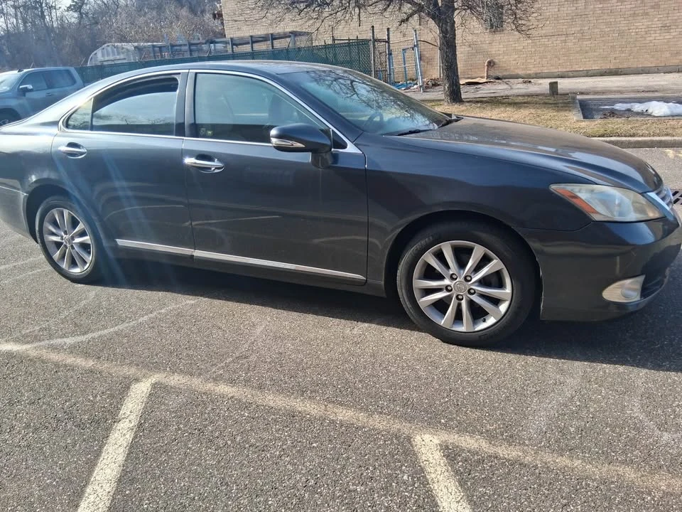 2011 Lexus ES 5th Gen - Image 2 of 9