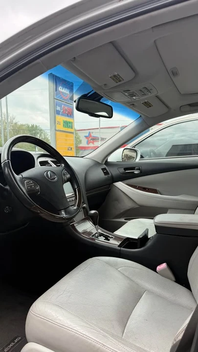 2011 Lexus ES 5th Gen - Image 5 of 7
