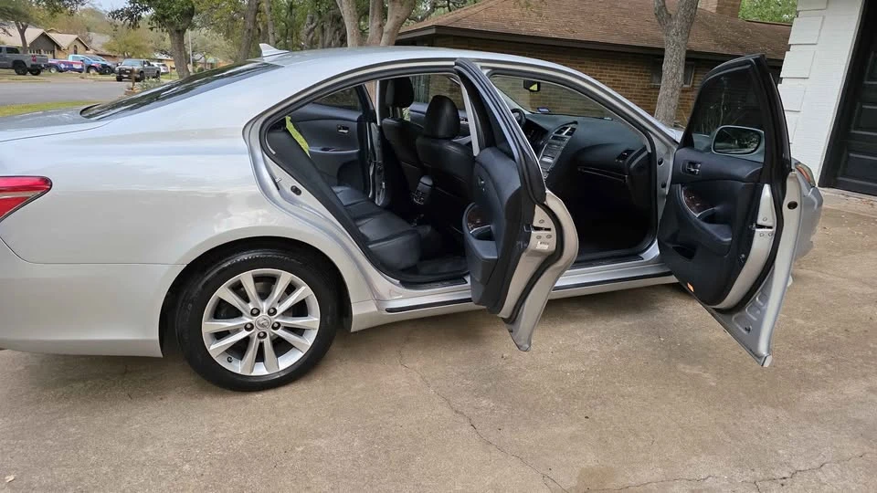 2011 Lexus ES 5th Gen - Image 13 of 14