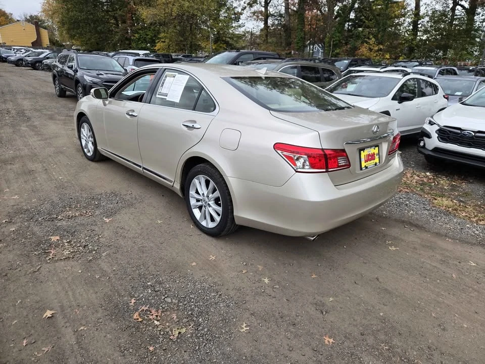 2011 Lexus ES 5th Gen - Image 4 of 8