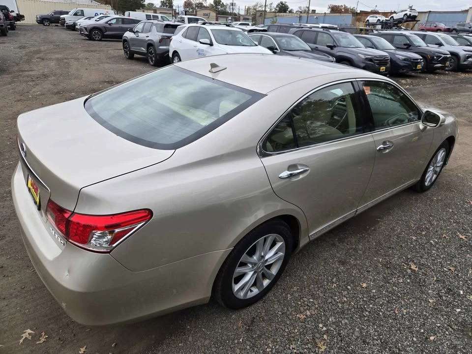 2011 Lexus ES 5th Gen - Image 2 of 8