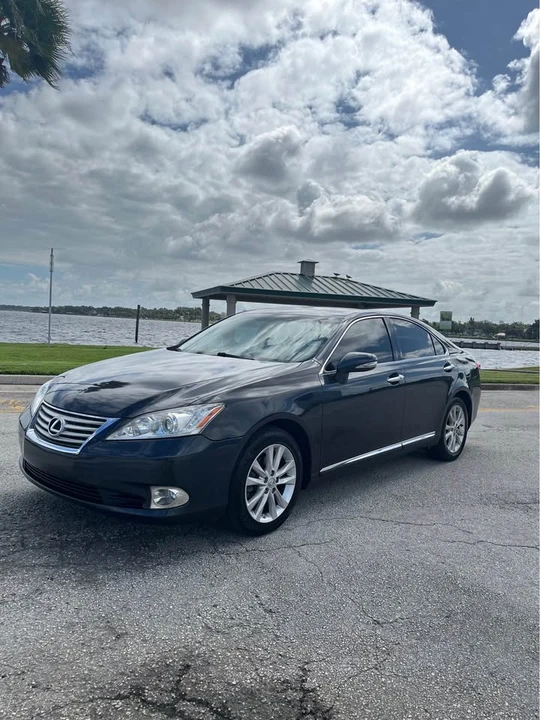 2011 Lexus ES 5th Gen - Image 4 of 18
