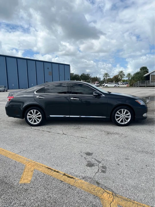 2011 Lexus ES 5th Gen - Image 5 of 18
