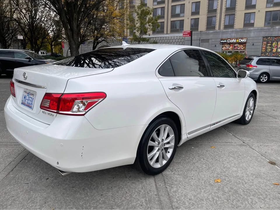2011 Lexus ES 5th Gen - Image 9 of 13
