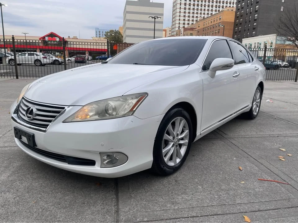2011 Lexus ES 5th Gen - Image 12 of 13