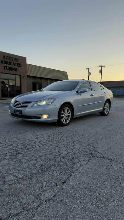 2011 Lexus ES 5th Gen - Image 2 of 15
