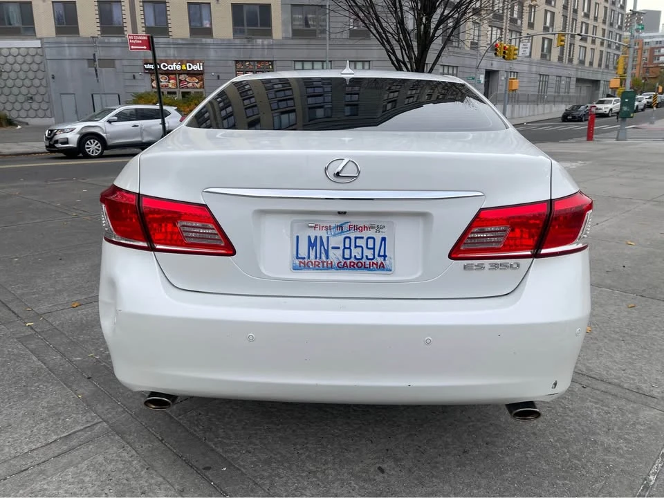 2011 Lexus ES 5th Gen - Image 3 of 13