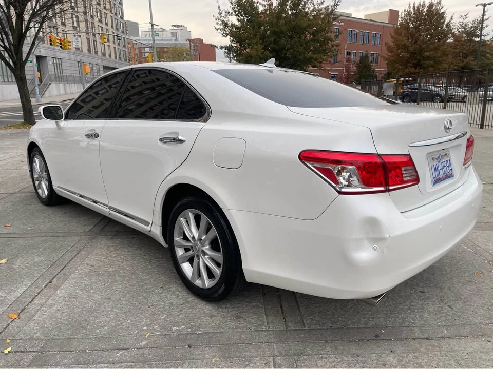 2011 Lexus ES 5th Gen - Image 2 of 13