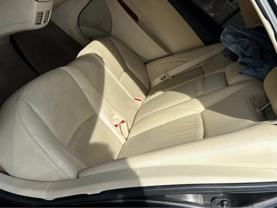 2011 Lexus ES 4th Gen - Image 10 of 19