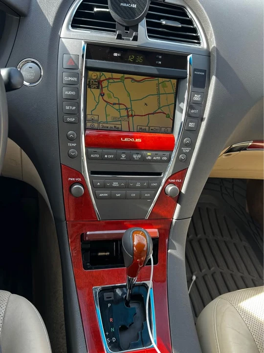 2011 Lexus ES 4th Gen - Image 13 of 19