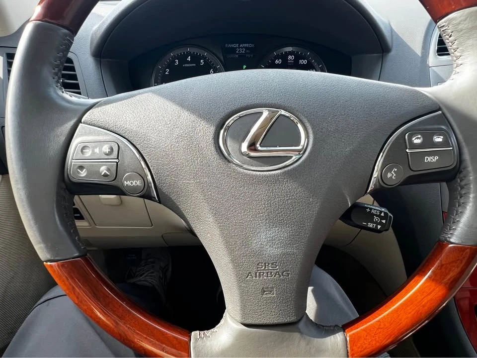 2011 Lexus ES 4th Gen - Image 15 of 19