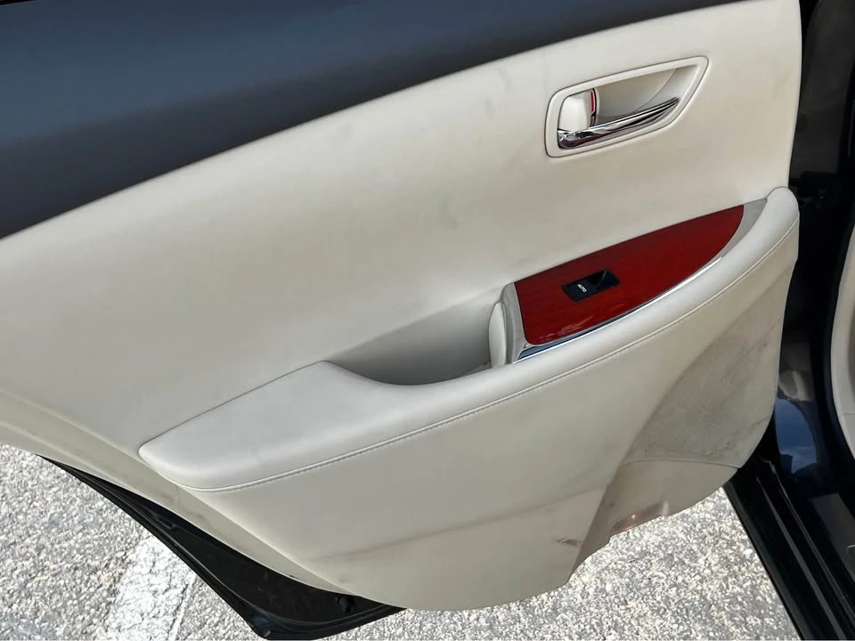 2011 Lexus ES 4th Gen - Image 11 of 19