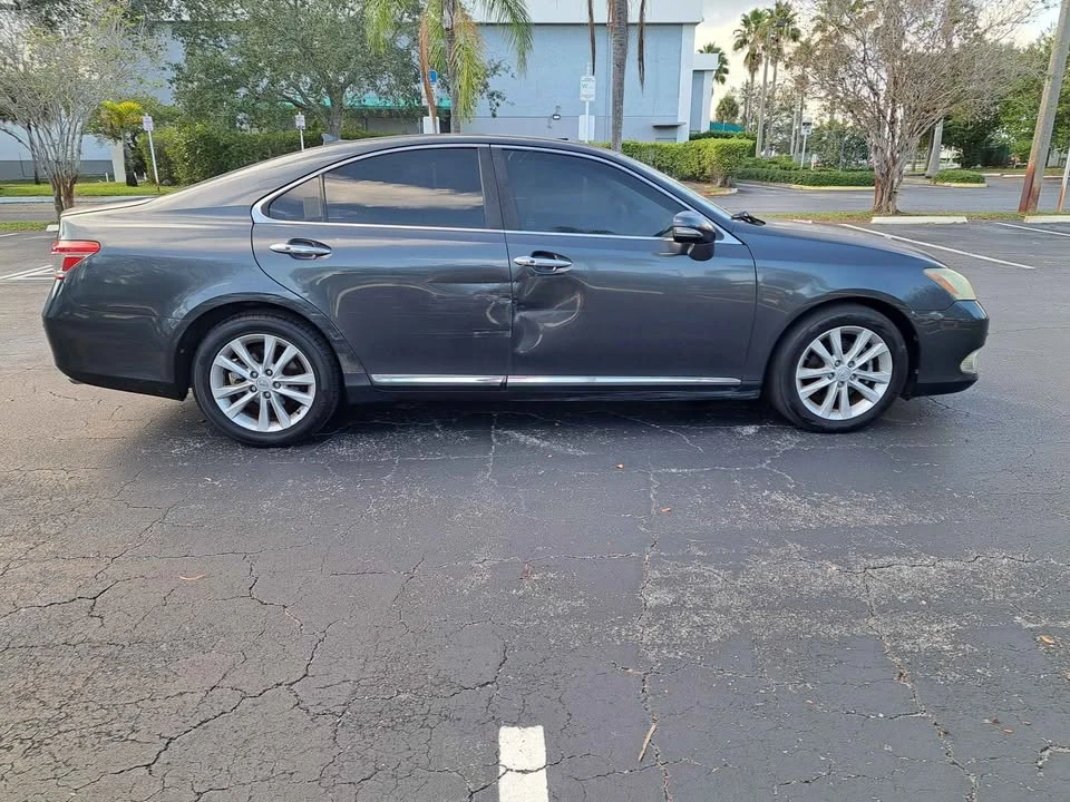 2011 Lexus ES 5th Gen - Image 5 of 15