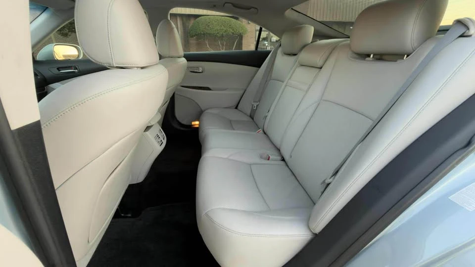 2011 Lexus ES 5th Gen - Image 12 of 15