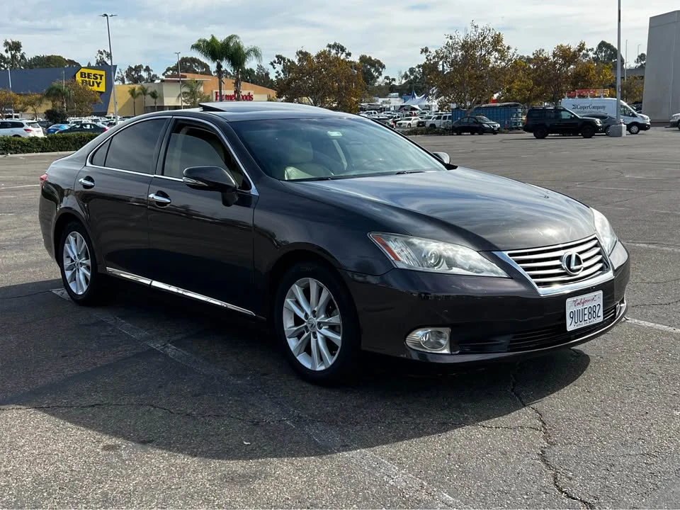 2011 Lexus ES 4th Gen - Image 2 of 19
