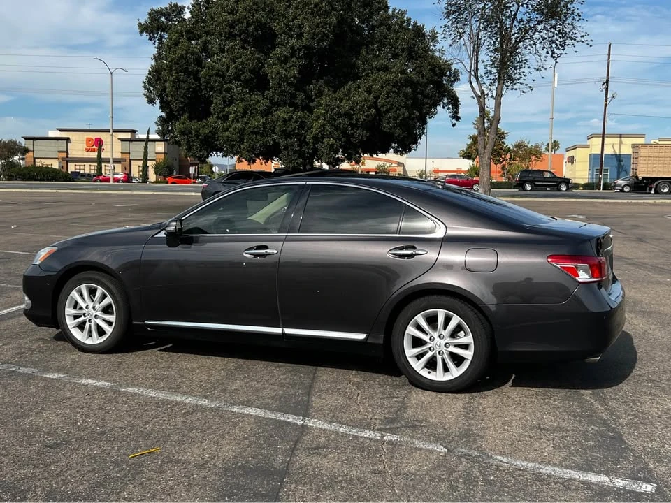 2011 Lexus ES 4th Gen - Image 5 of 19