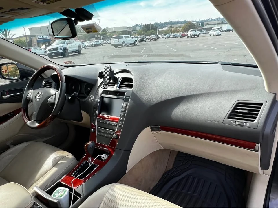 2011 Lexus ES 4th Gen - Image 17 of 19