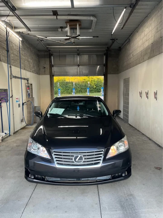2011 Lexus ES 5th Gen - Image 2 of 11
