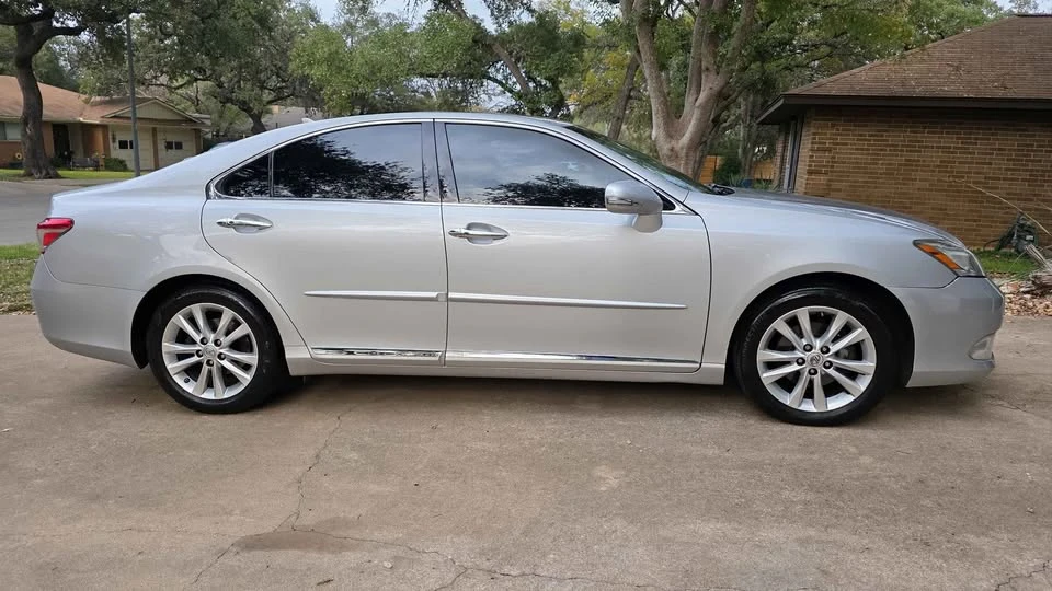 2011 Lexus ES 5th Gen - Image 9 of 14