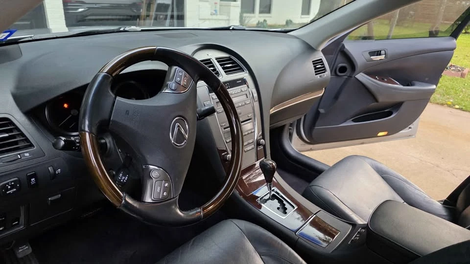 2011 Lexus ES 5th Gen - Image 11 of 14