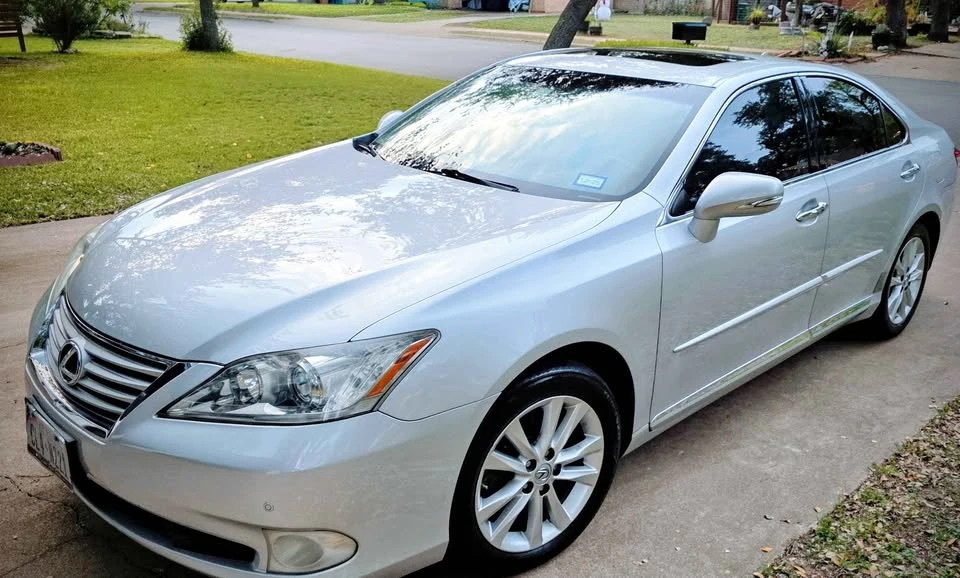 2011 Lexus ES 5th Gen - Image 2 of 14