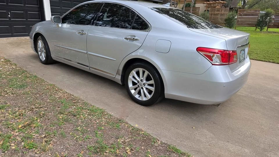 2011 Lexus ES 5th Gen - Image 5 of 14