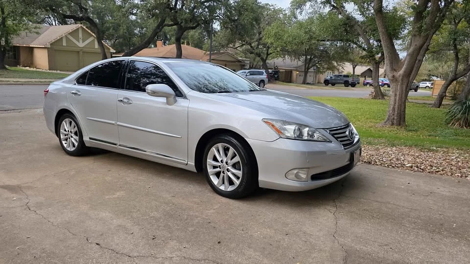 2011 Lexus ES 5th Gen - Image 8 of 14
