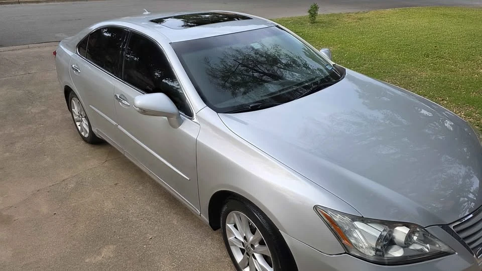 2011 Lexus ES 5th Gen - Image 3 of 14