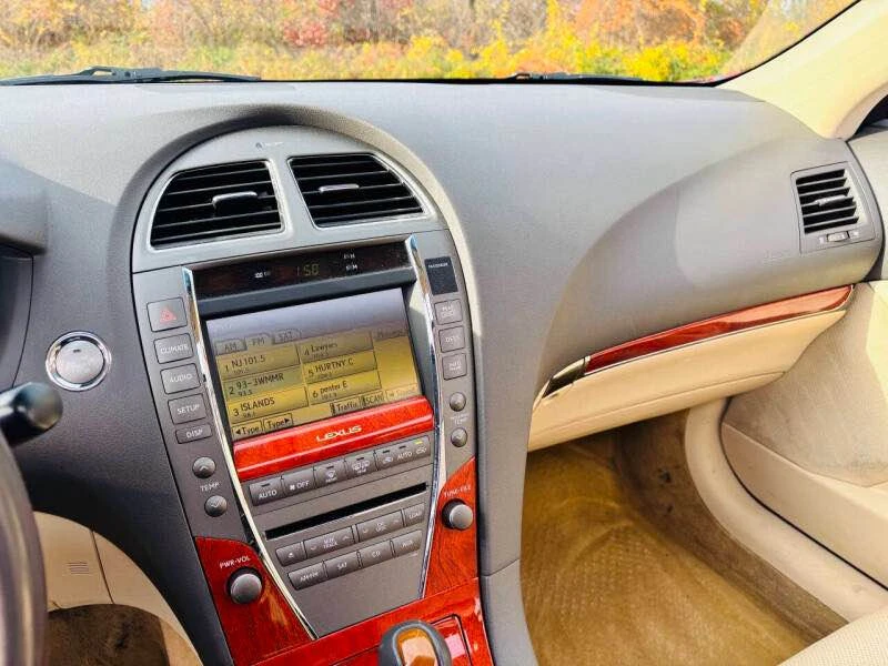 2011 Lexus ES 5th Gen - Image 7 of 14