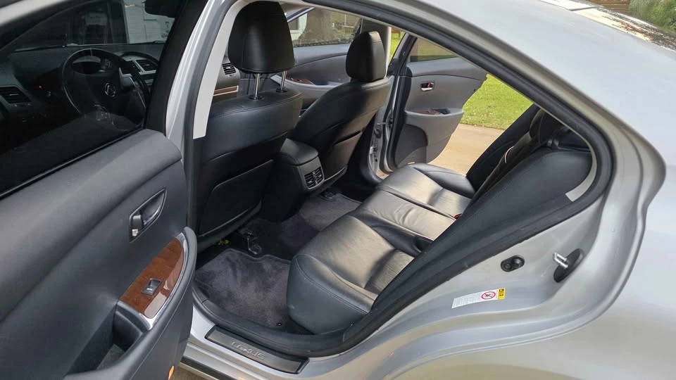 2011 Lexus ES 5th Gen - Image 12 of 14