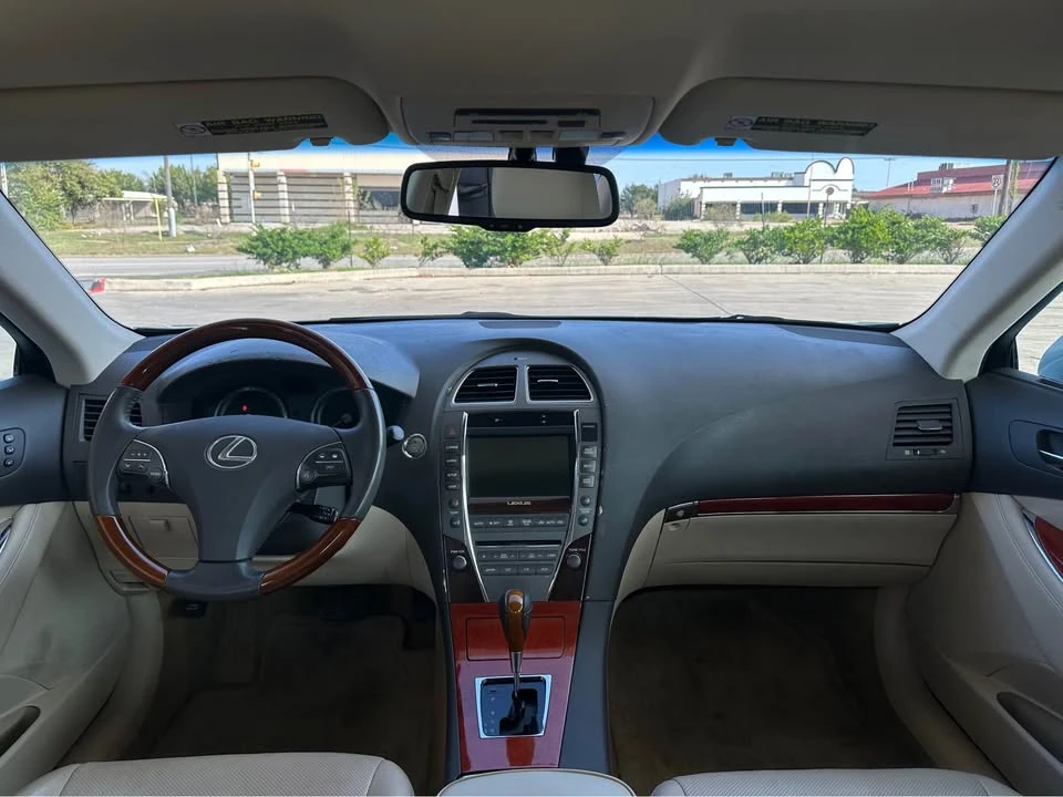 2011 Lexus ES 4th Gen - Image 12 of 20