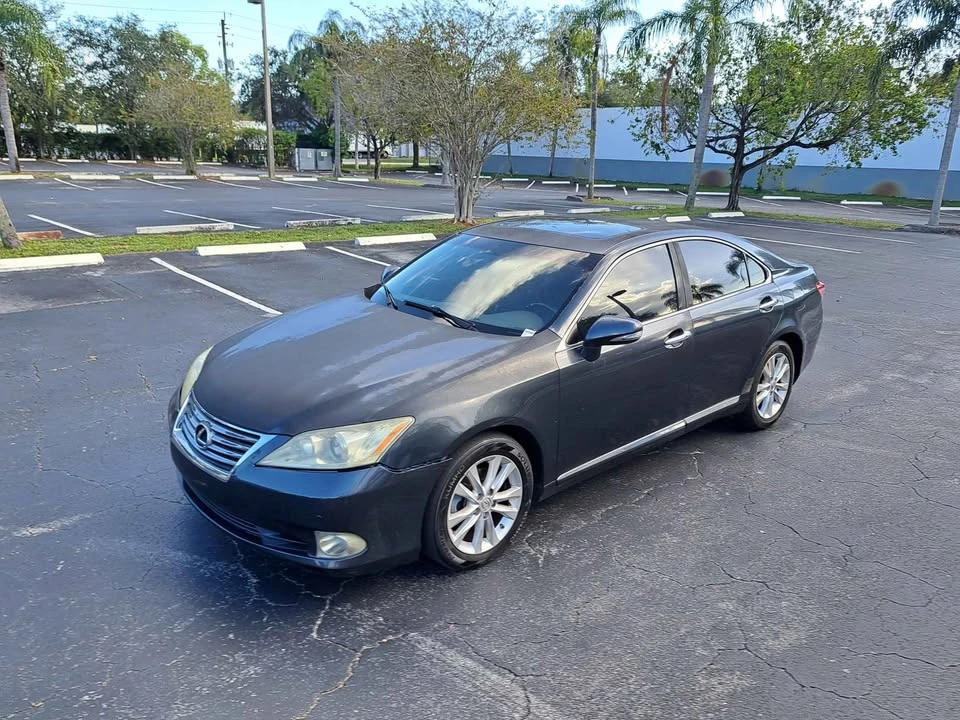 2011 Lexus ES 5th Gen - Image 9 of 14