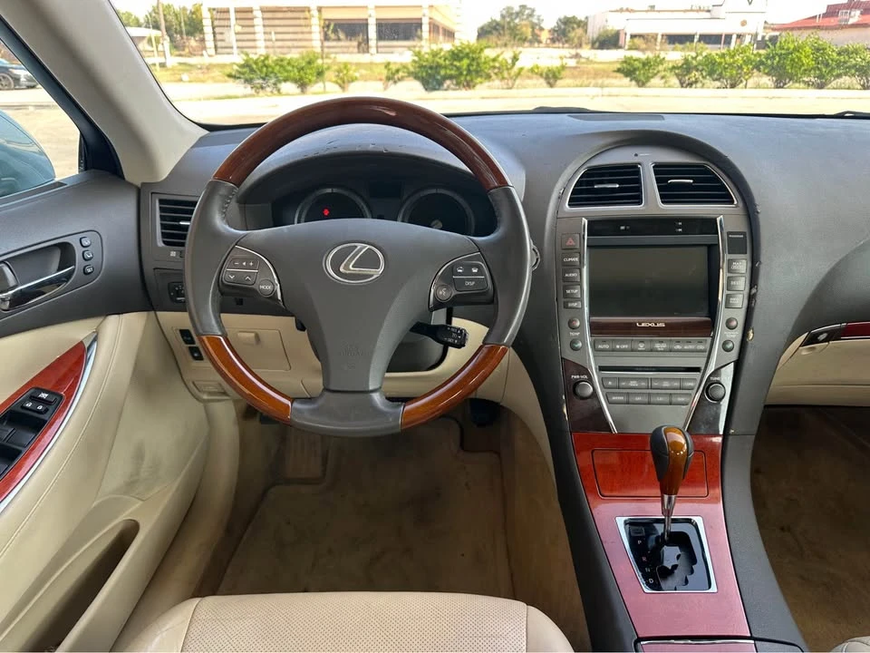 2011 Lexus ES 4th Gen - Image 11 of 20
