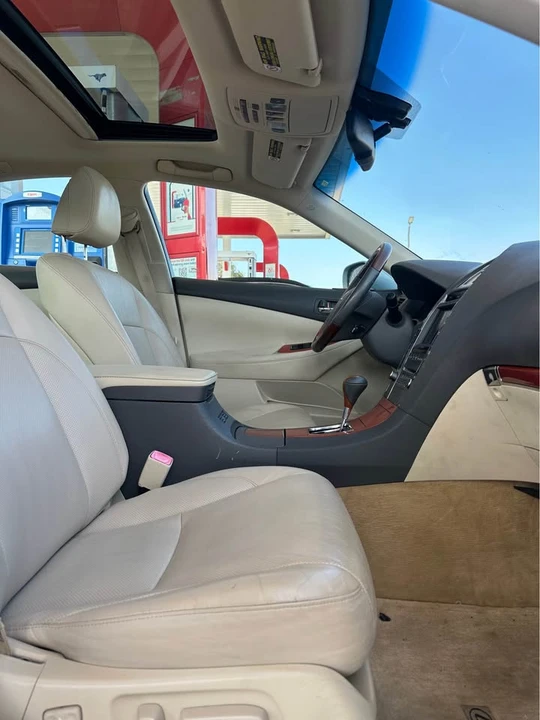 2011 Lexus ES 4th Gen - Image 15 of 20