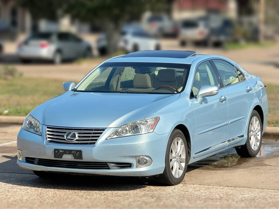 2011 Lexus ES 4th Gen - Image 2 of 20