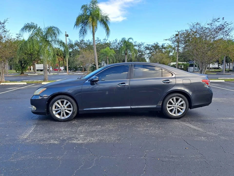 2011 Lexus ES 5th Gen - Image 2 of 14