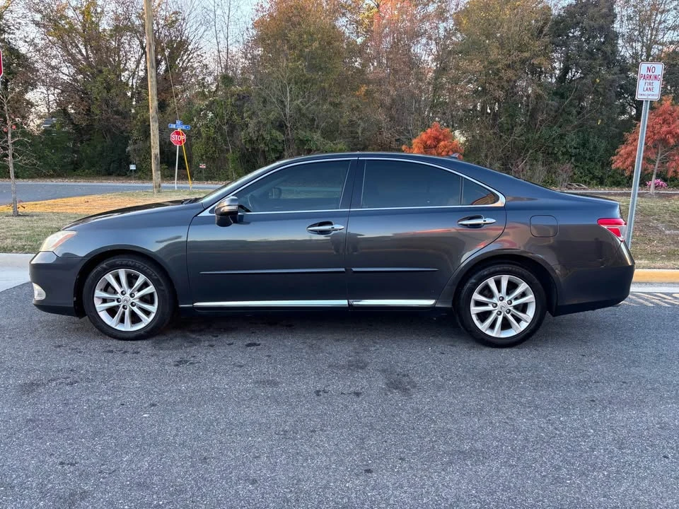 2011 Lexus ES 4th Gen - Image 8 of 15